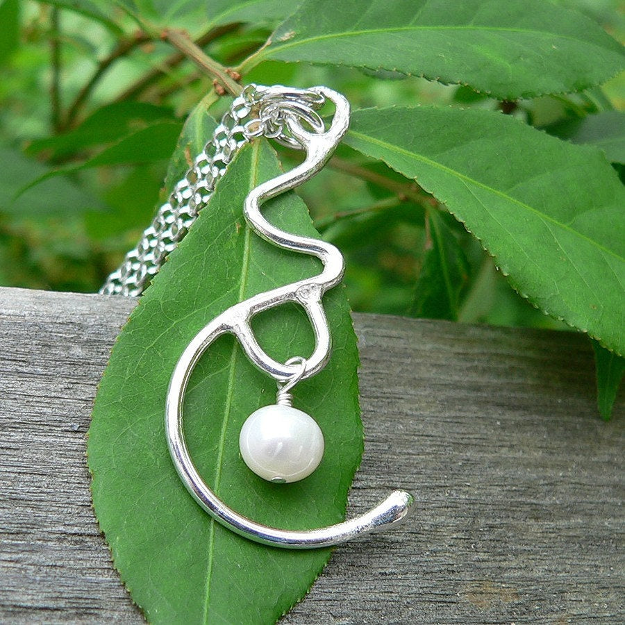 Expectation. Sterling Silver & Freshwater Pearl Pregnancy Necklace.